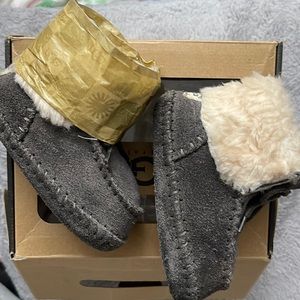 UGG gray  Infant Boots sz2/3 6-12months